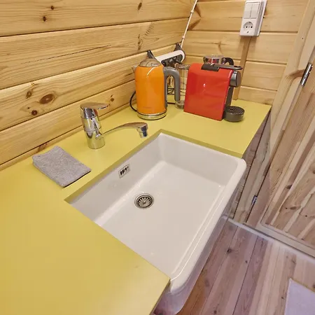 Tiny House Jet בקתה